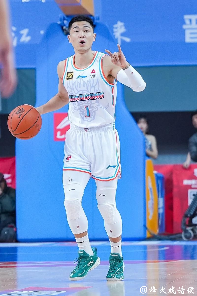 辽鲁大战即将打响!山东男篮全力备战,高诗岩30岁生日获球迷热烈支持 辽鲁大战即将打响!山东男篮全力备战,高诗岩30岁生日获球迷热烈支持